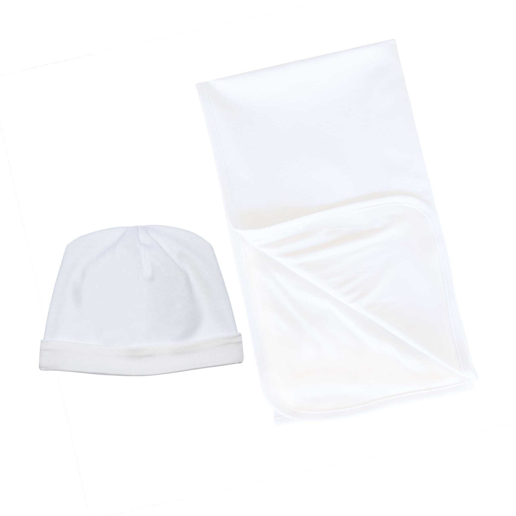 The Alli.C Unisex Baby Gift Set includes: 1 white baby hat & 1 white baby blanket with silk lining. This cozy set make the perfect gender reveal gift.